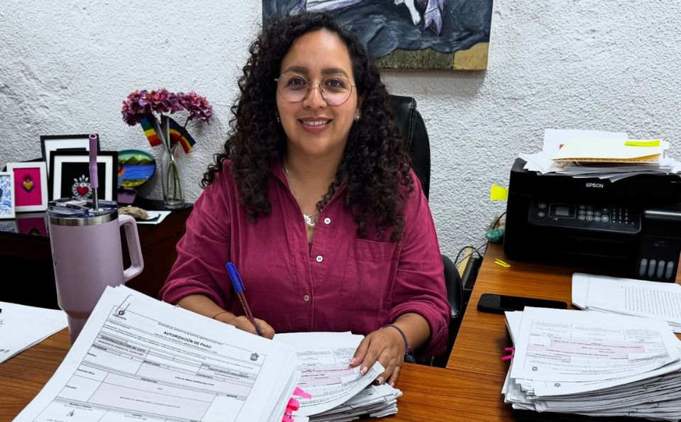 Jueza obliga a presentar titulo profesional a Astrid Ortega