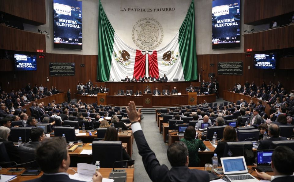 Gobierno federal y oposición debaten reformas constitucionales en materia electoral