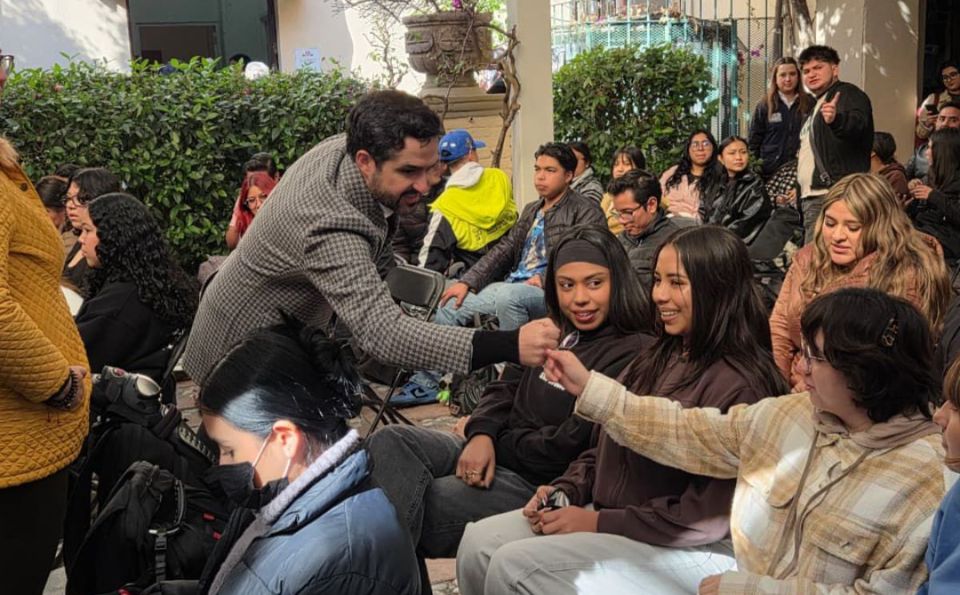 Senador impulsa participación juvenil en San Juan del Río